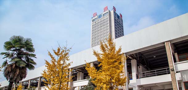 西安建筑科技大學華清學院